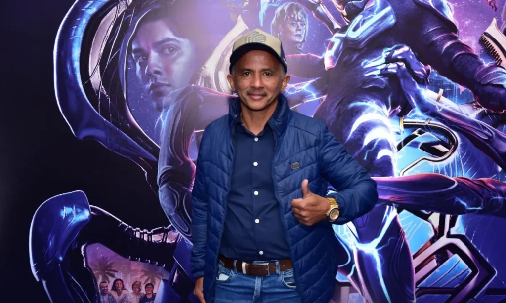 Manoel Gomes na pré estréia do filme besouro azul com Bruna Marquezine