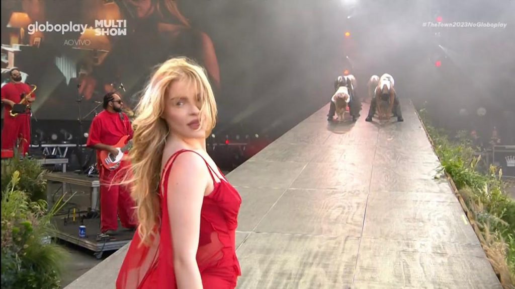 Luisa Sonza ao vivo no The Town