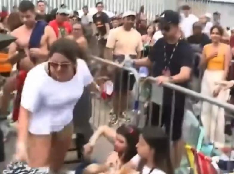Barraco fila do show da cantora taylor swift hoje