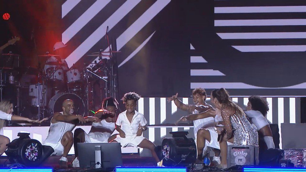 daniel levi é um menino que dançou no palco de ivete sangalo