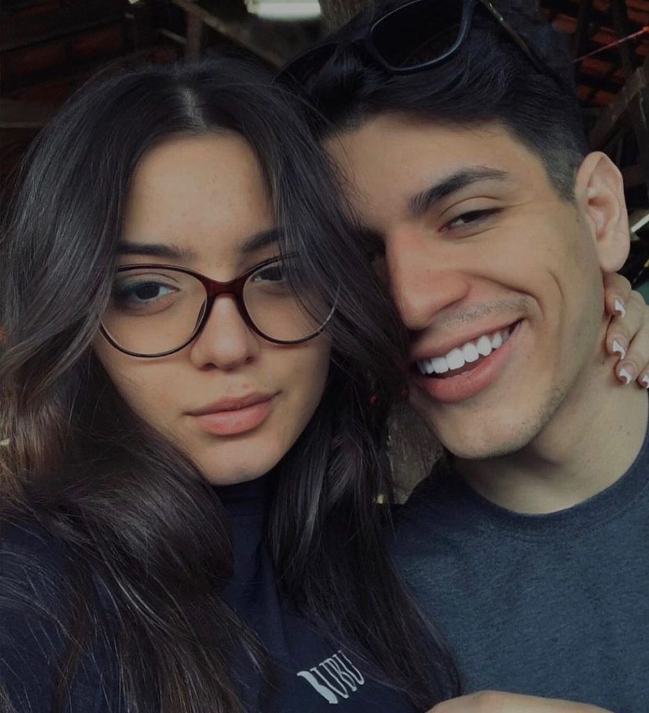 leticia ayumi e namorado