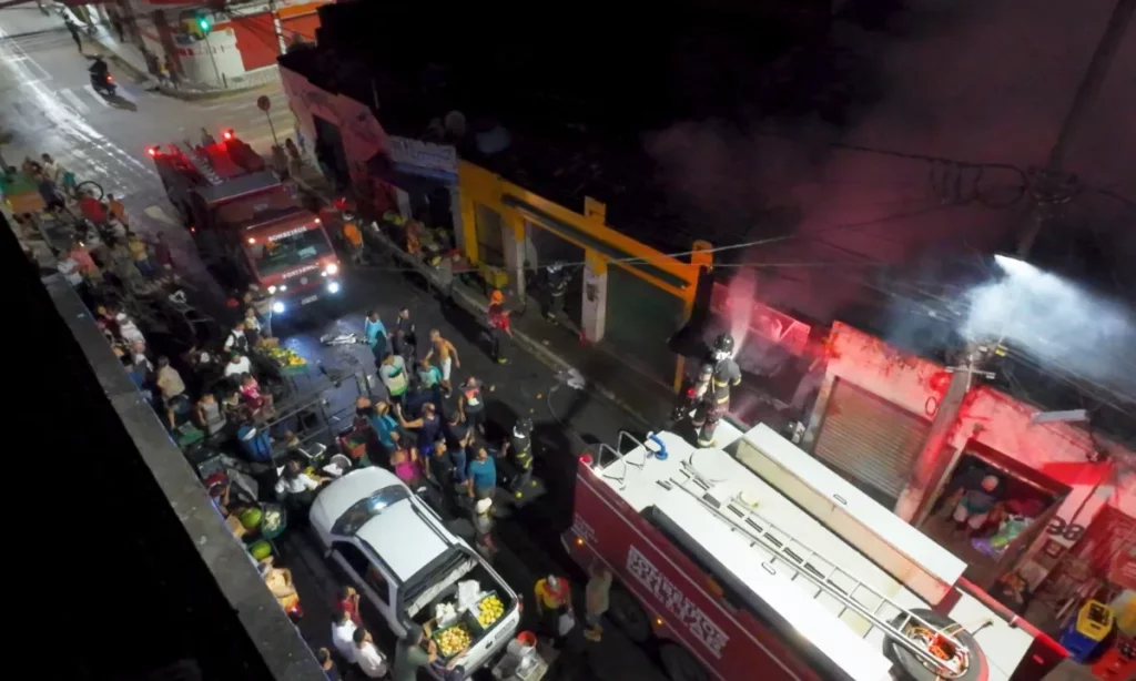 Loja de celular pega fogo em Itabuna