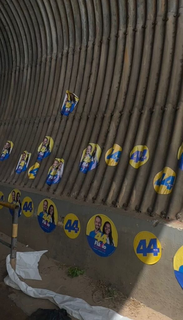 adesivos em tunel entre Jauá e Camaçari