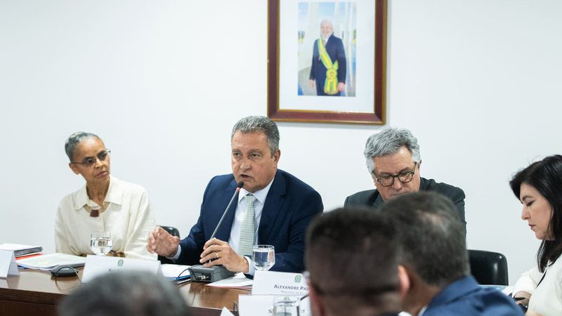 Rui Costa Defende Governo Federal Após Críticas de Ronaldo Caiado Sobre Combate às Queimadas