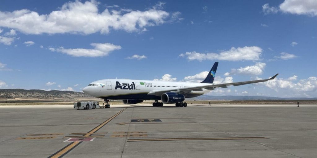Aviões da Azul desviam de Salvador devido ao clima
