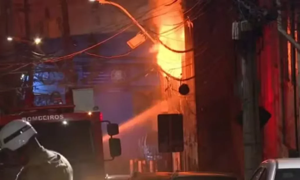 Incêndio atinge casarão histórico no Santo Antônio Além do Carmo, em Salvador