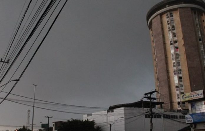Semana começa com alerta de chuvas intensas em Camaçari