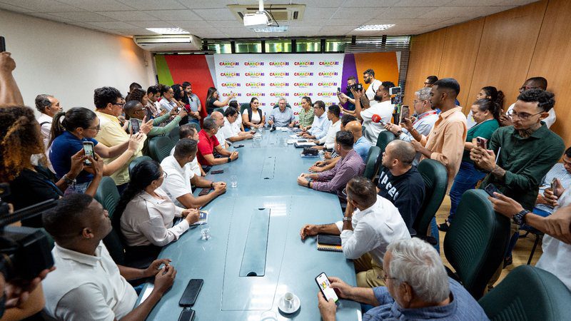 Camaçari concede reajuste de 5% aos servidores municipais após seis anos sem aumento